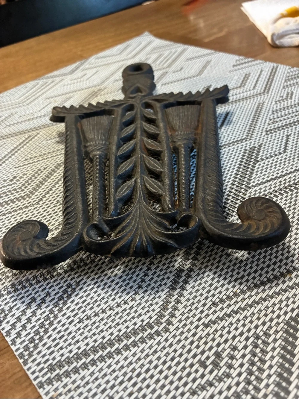 Cast Iron Trivet 1950/51 Grain & Tassel T-6 10 Broom Design